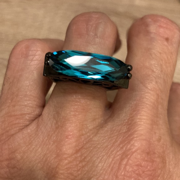 Size 6 Blue Crystal or semi precious stone Vintage ring - Picture 1 of 4